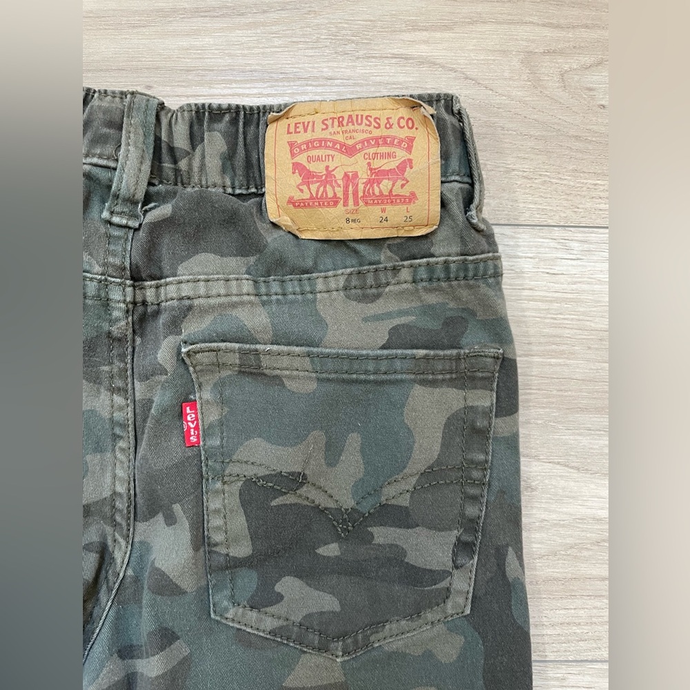 Levi's Green Camo Jogger Pants - Picture 5 of 6